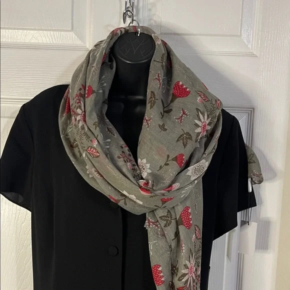 Mimosito Floral Patterned Scarf, NWT. - Picture 3 of 10